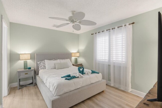 Building Photo - 1905 Meadow Ct