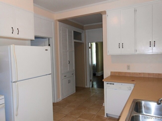 Building Photo - 1458 Watson St