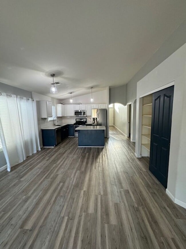 Building Photo - Vail- 3 bedroom/ 2 bathroom with 3 car garage