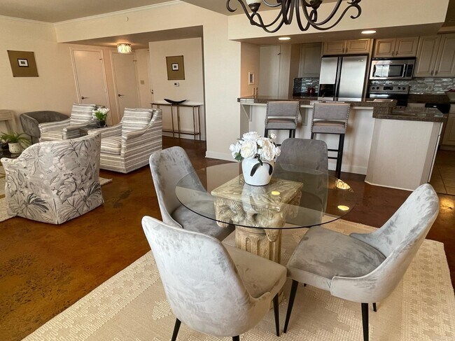 Building Photo - 523 S Louisiana St