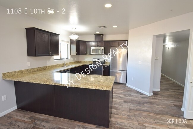 Building Photo - Modern 3 Bed 3 Bath - Less than 1 Mile to ...