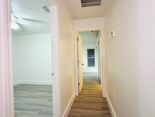Building Photo - 6921 Long Needle Ct