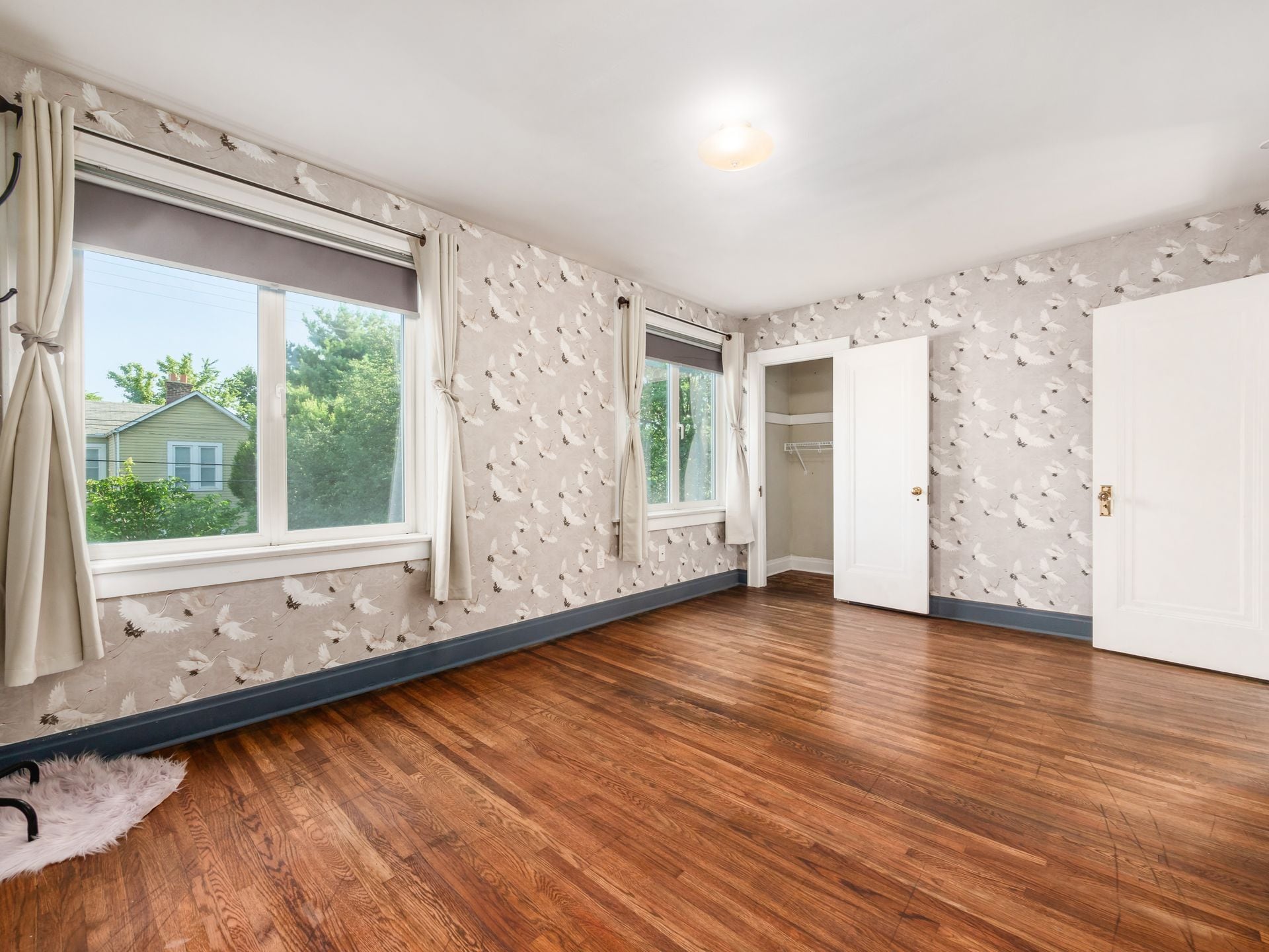 Building Photo - 211 E Jenkins Ave