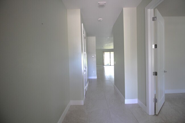 Building Photo - 2071 Parson St