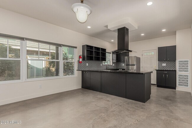 Building Photo - 125 N 11th Ave