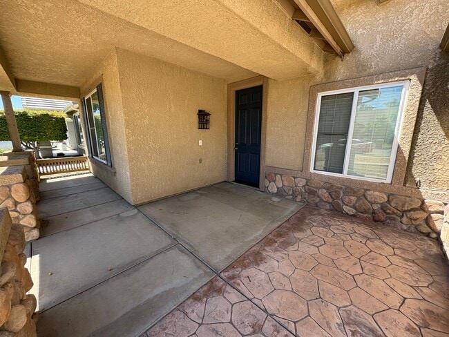 Building Photo - 2 Story Home Near Shopping Center Rent Ready!