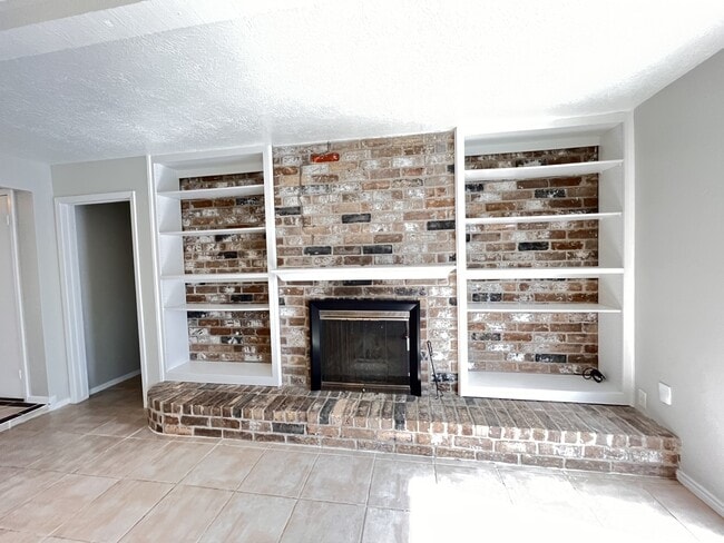 Building Photo - 16450 Hibiscus Ln