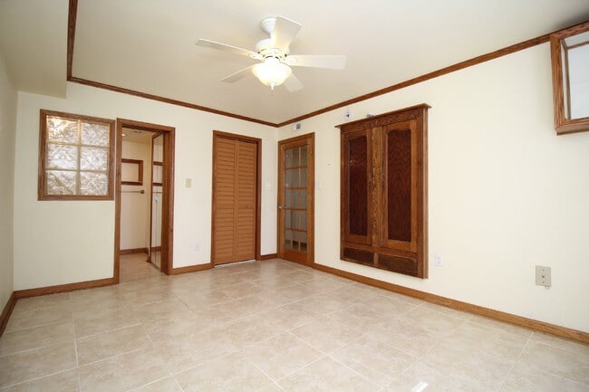 Building Photo - Stylish Condo in Waterfront Bayview Terrace – Updated Interiors, In-Unit Washer/Dryer, Access to ...