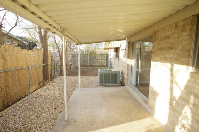 Building Photo - 2203 Lanier Dr