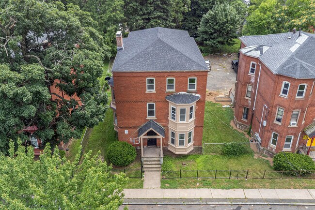 Building Photo - 43 Seyms St