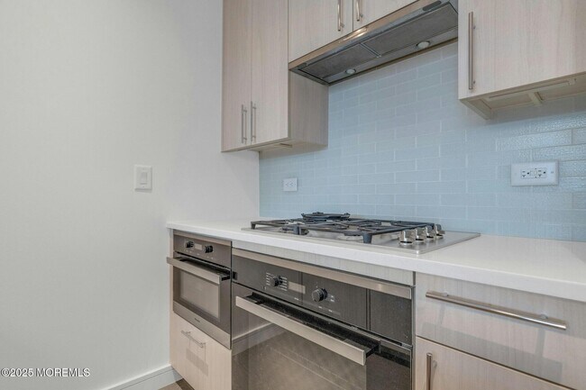 Building Photo - 15 Morris Ave