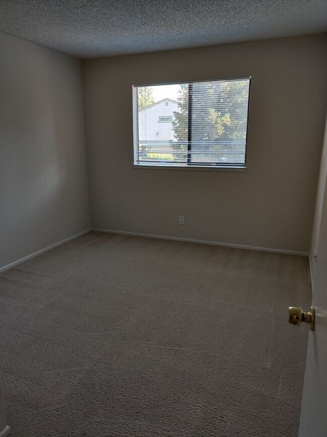 Building Photo - Beautiful Condo South Fremont Community - ...
