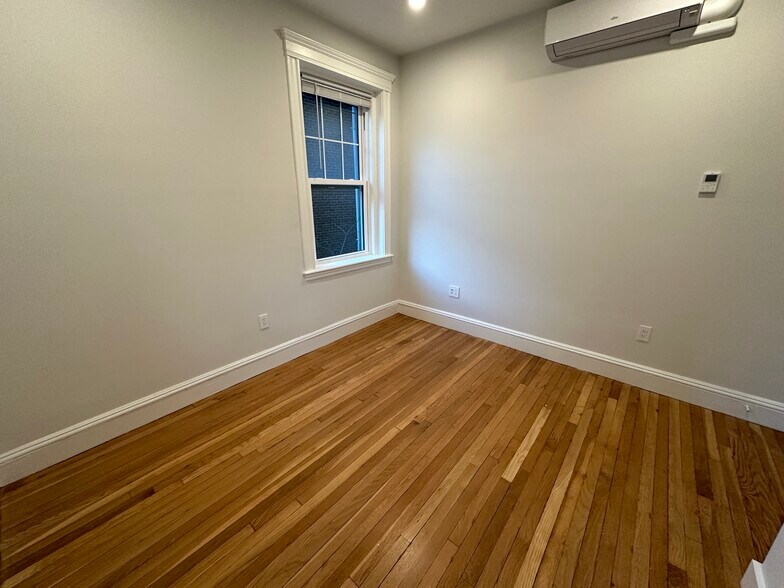 Building Photo - 22 Forest St