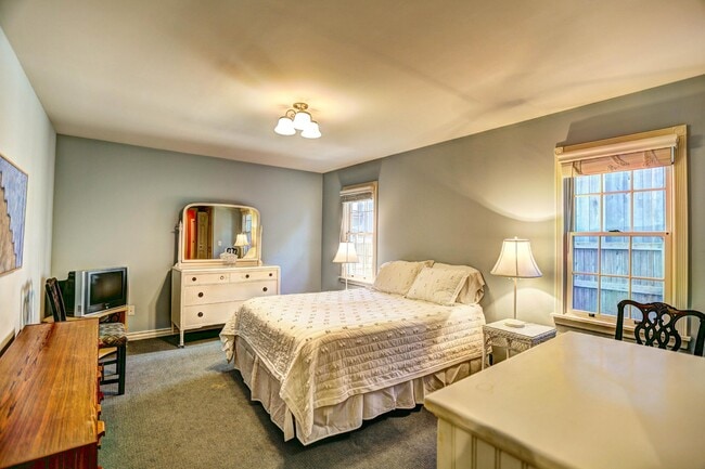 Building Photo - 89 Pine St