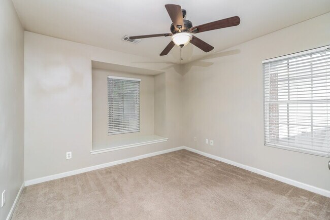 Building Photo - 305 Silver Spring St