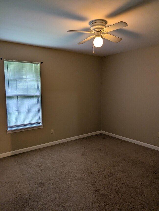 Building Photo - 2555 Chateau Ln