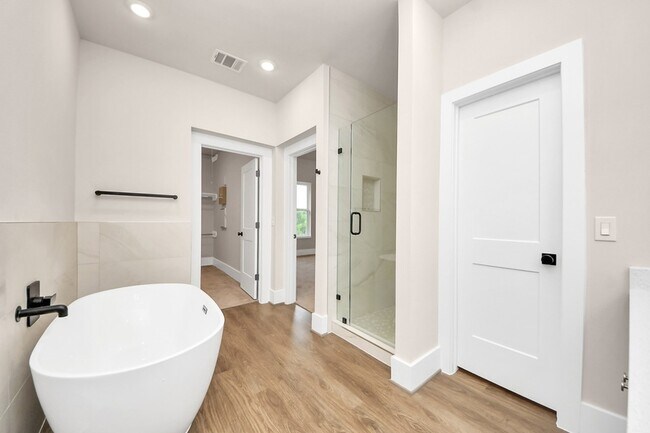 Building Photo - 783 Mansfield St