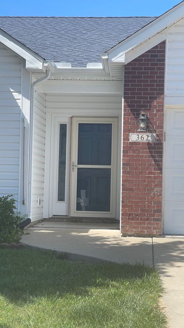 Building Photo - LEXINGTON FARMS...3 Bedroom 2 Bath