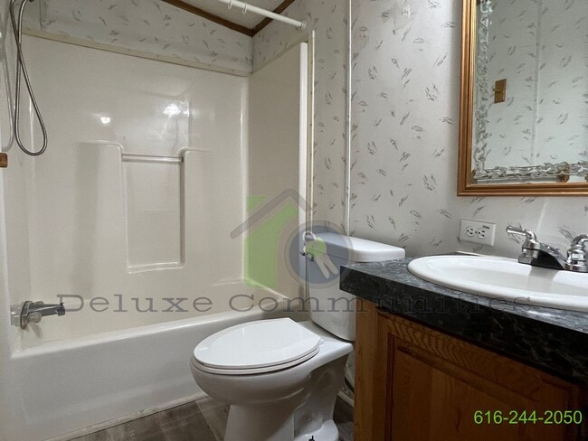 Building Photo - 3 Bedroom Mobile Home Available NOW! Baseline Estates Park