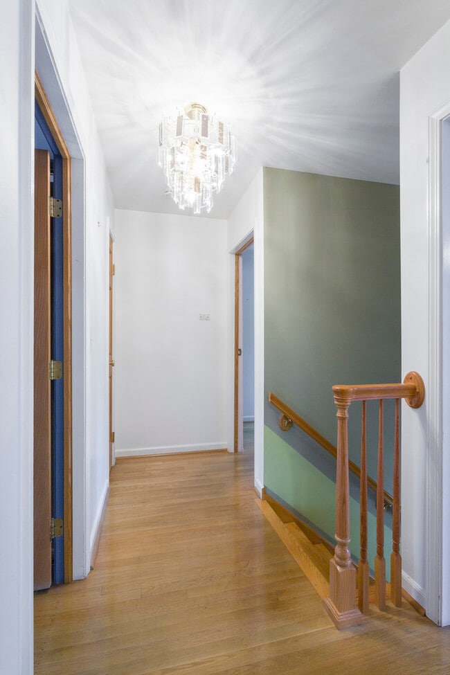 Building Photo - 1301 N Northwest Hwy