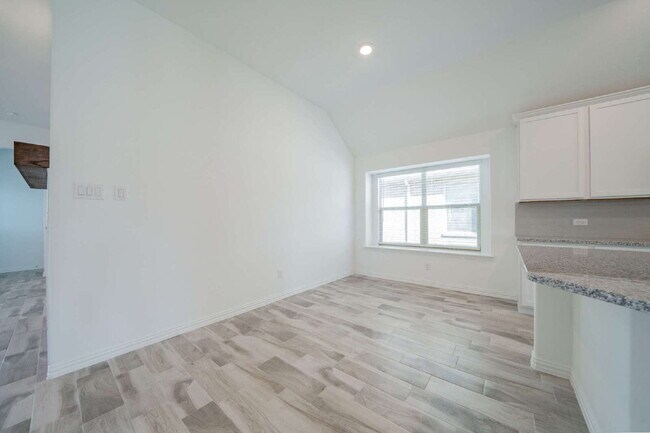 Building Photo - Welcome home to you new 3 bed 2 bath locat...