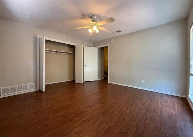 Building Photo - 730 Londonderry Ln
