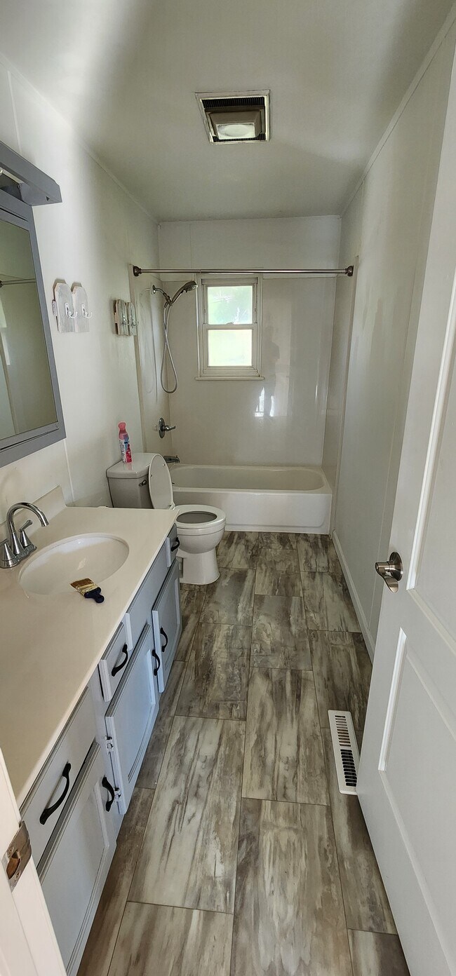 Building Photo - 169 Valleyview Dr