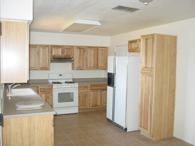 Building Photo - 3BR/2BA/2GA 1,768 sq.ft. rental in Sierra ...