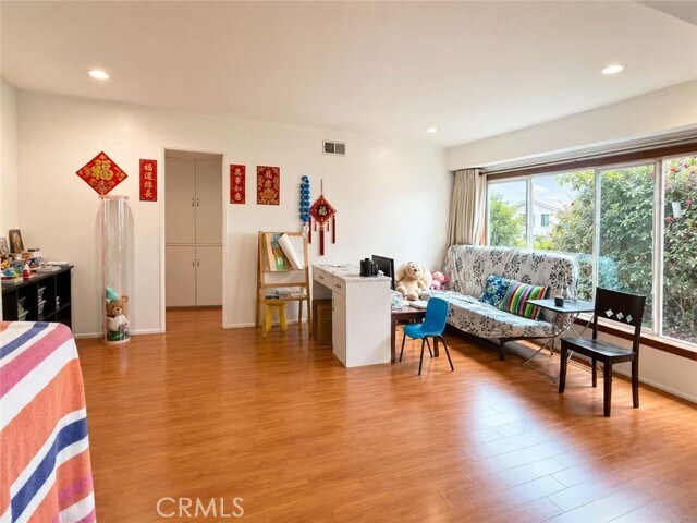 Building Photo - 4870 Fratus Dr