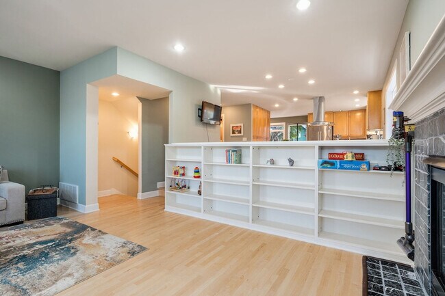 Building Photo - 4320 Phinney Ave N