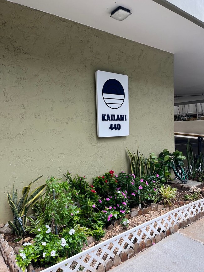 Building Photo - 1521-BK