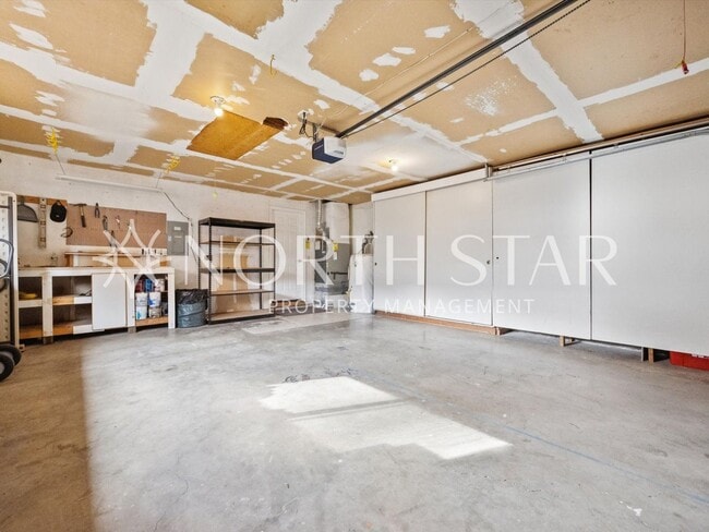 Building Photo - Beautifully Maintained Single-Level Home w...