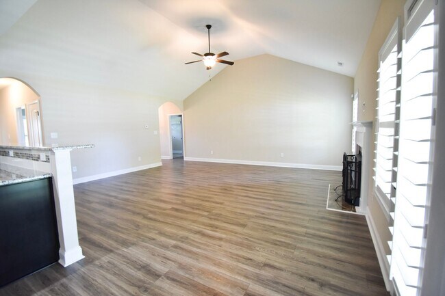 Building Photo - 4 Bedroom 2 Bathroom- Small Pets Considered