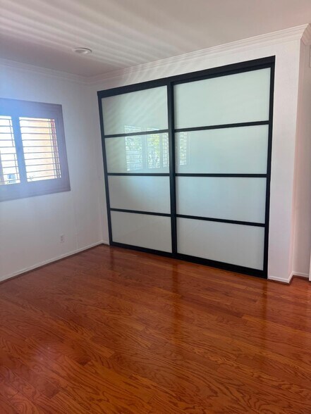 Building Photo - 4153 W Sarah St