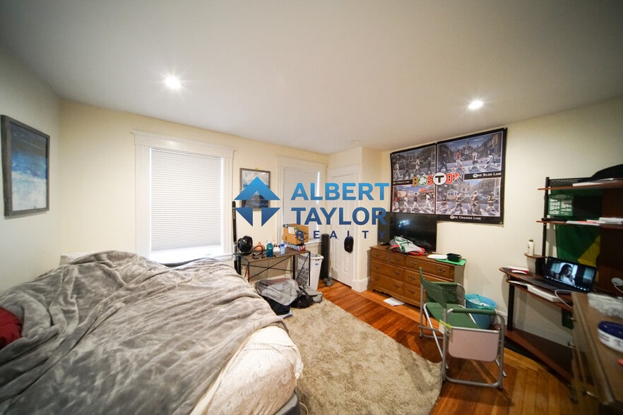 Building Photo - 8 Sawyer Ter