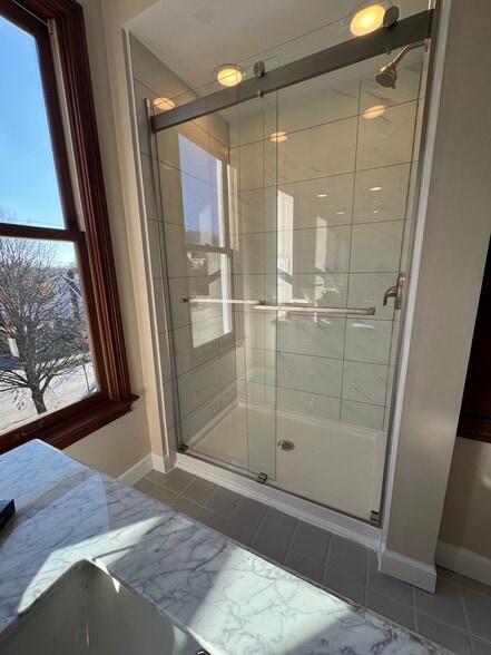 Second floor full bath, newly remodeled - 82 Olentangy St