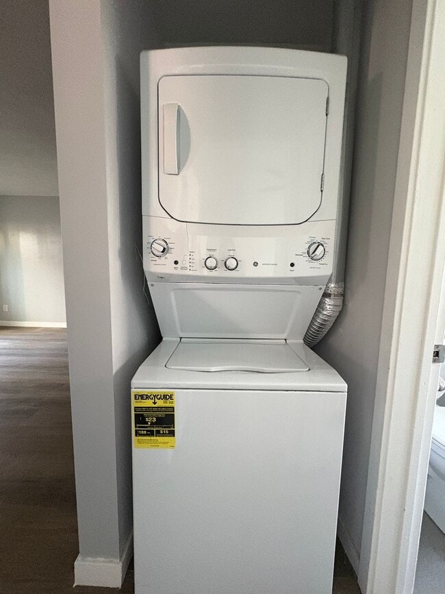 Building Photo - 2727-2741 Abbot Kinney Blvd