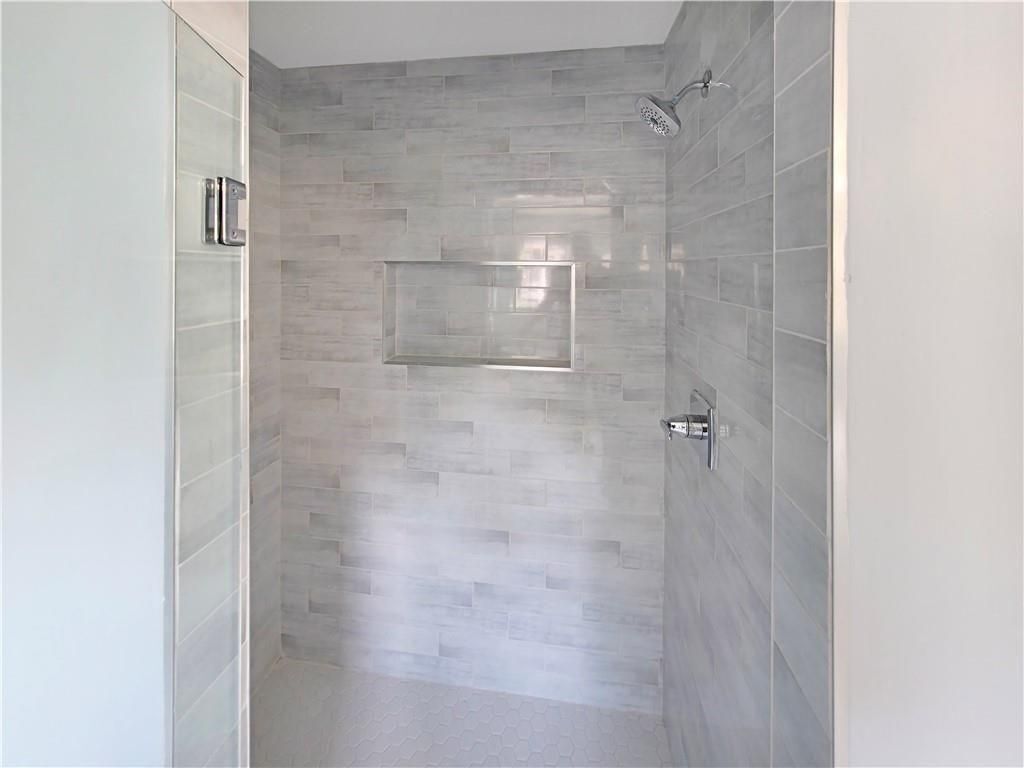 Building Photo - 136 Crumley St SE