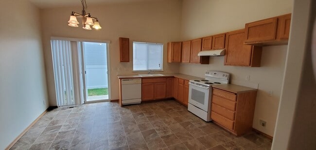 Building Photo - Beautiful 4 Bed-3 Bath House in CDA!