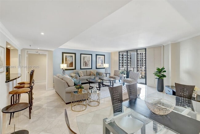 Building Photo - 520 Brickell Key Dr
