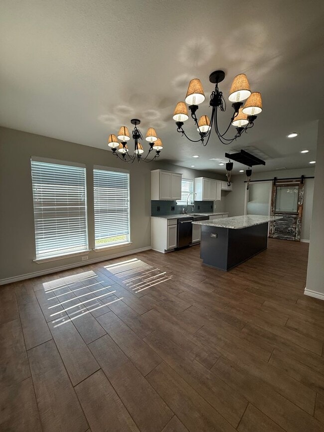 Building Photo - Beautiful modern farmhouse with 5 bedrooms...