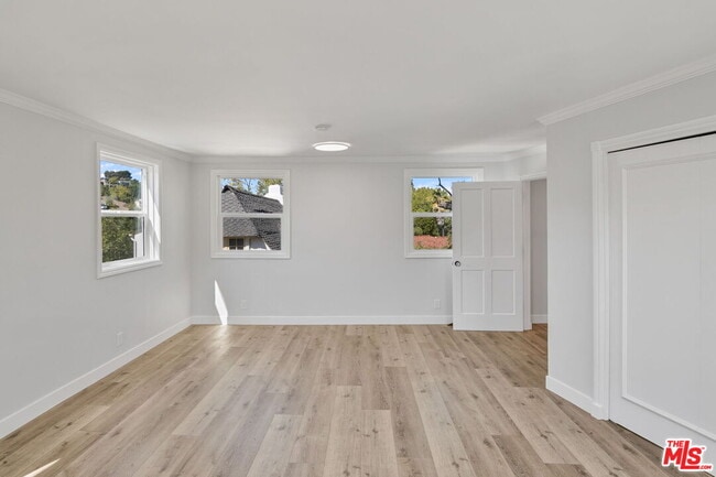 Building Photo - 2383 Panorama Terrace