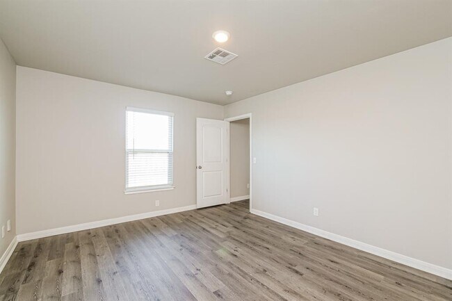 Building Photo - 1600 Maroon Dr