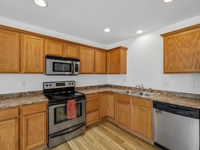 Building Photo - 3180 SW Arlan Ln