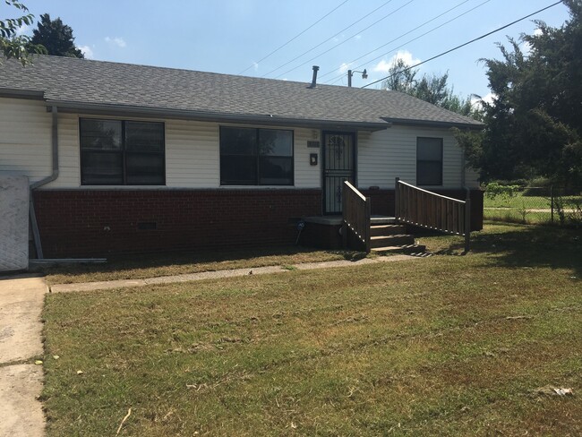Primary Photo - 3 bedroom + Bonus room/Bedroom and 1 bath ...