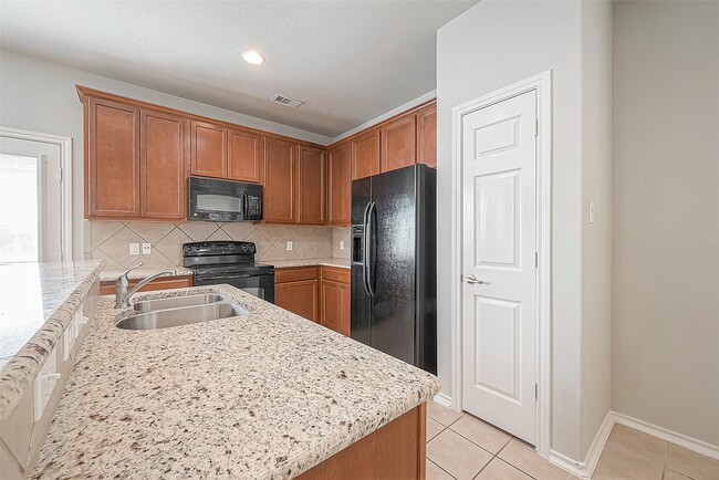 Building Photo - 2748 Maybrook Hollow Ln