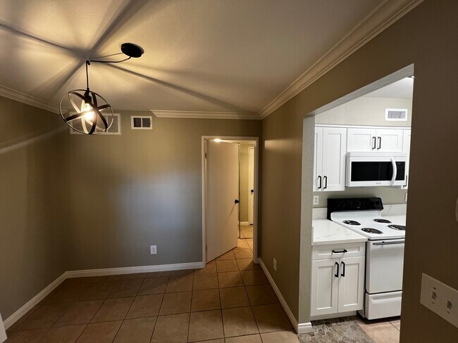 Building Photo - 10655 Lemon Ave