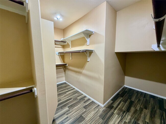 Building Photo - 25206 Auburn Terrace Dr