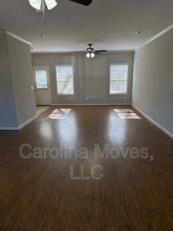 Building Photo - 105 Bismark Dr