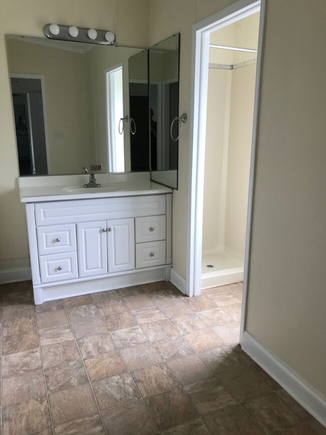 Building Photo - 2 bed 2 bath mobile home in country setting.